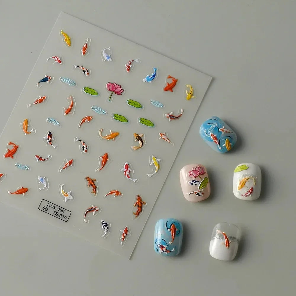 Nail Sticker 5D Carpa Koi e Loto – Adesivi Rilievo Kawaii per Nail Art, Manicure DIY, Unghie Acriliche e Gel