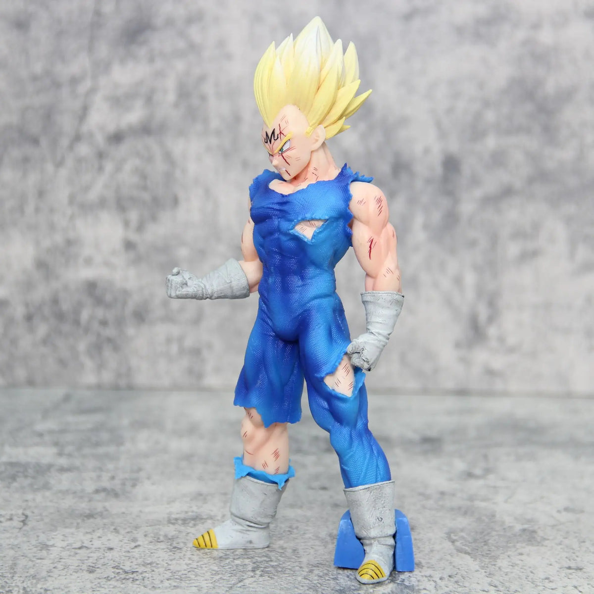Dragon Ball Z Super Saiyan – Figura Principe Vegeta in Posa, Modello Anime da Collezione