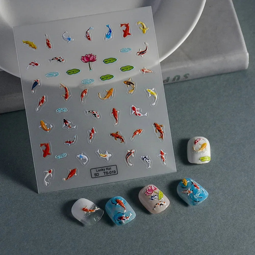 Nail Sticker 5D Carpa Koi e Loto – Adesivi Rilievo Kawaii per Nail Art, Manicure DIY, Unghie Acriliche e Gel