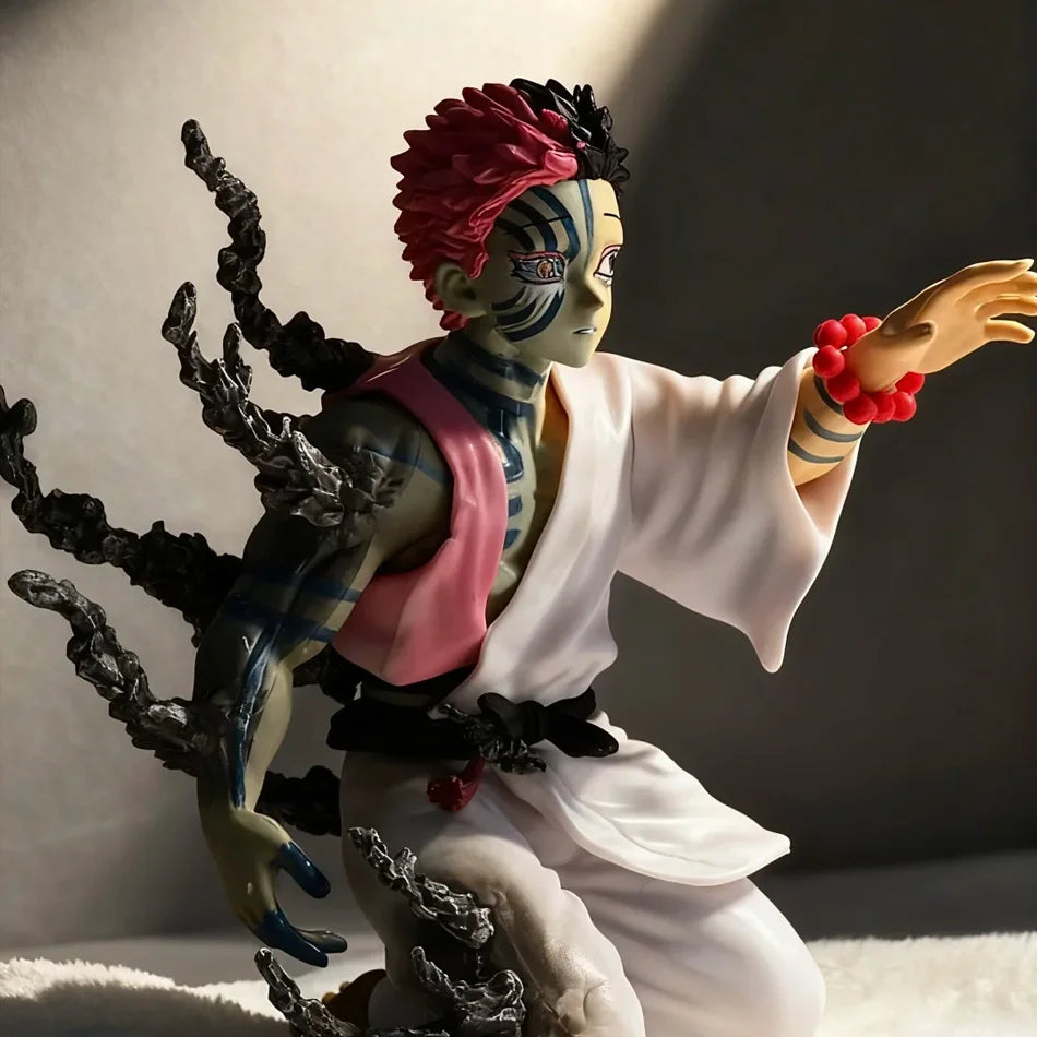 Demon Slayer – Figura Akaza (Luna Superiore Tre) in Posa Inginocchiata | Final Confession Ver. | Da Scrivania