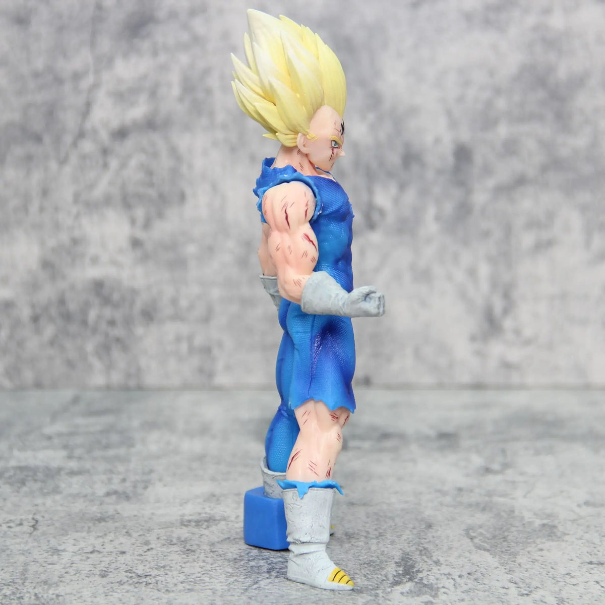 Dragon Ball Z Super Saiyan – Figura Principe Vegeta in Posa, Modello Anime da Collezione