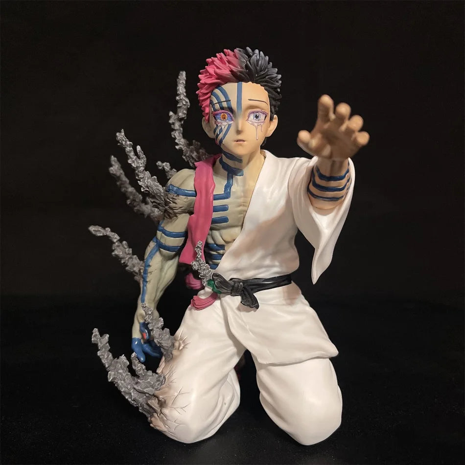 Demon Slayer – Figura Akaza (Luna Superiore Tre) in Posa Inginocchiata | Final Confession Ver. | Da Scrivania