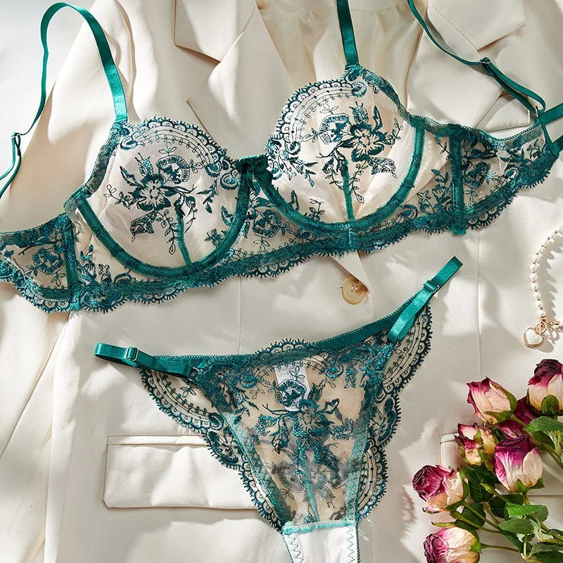 Set Lingerie YUQI con Ricamo Floral Trasparente