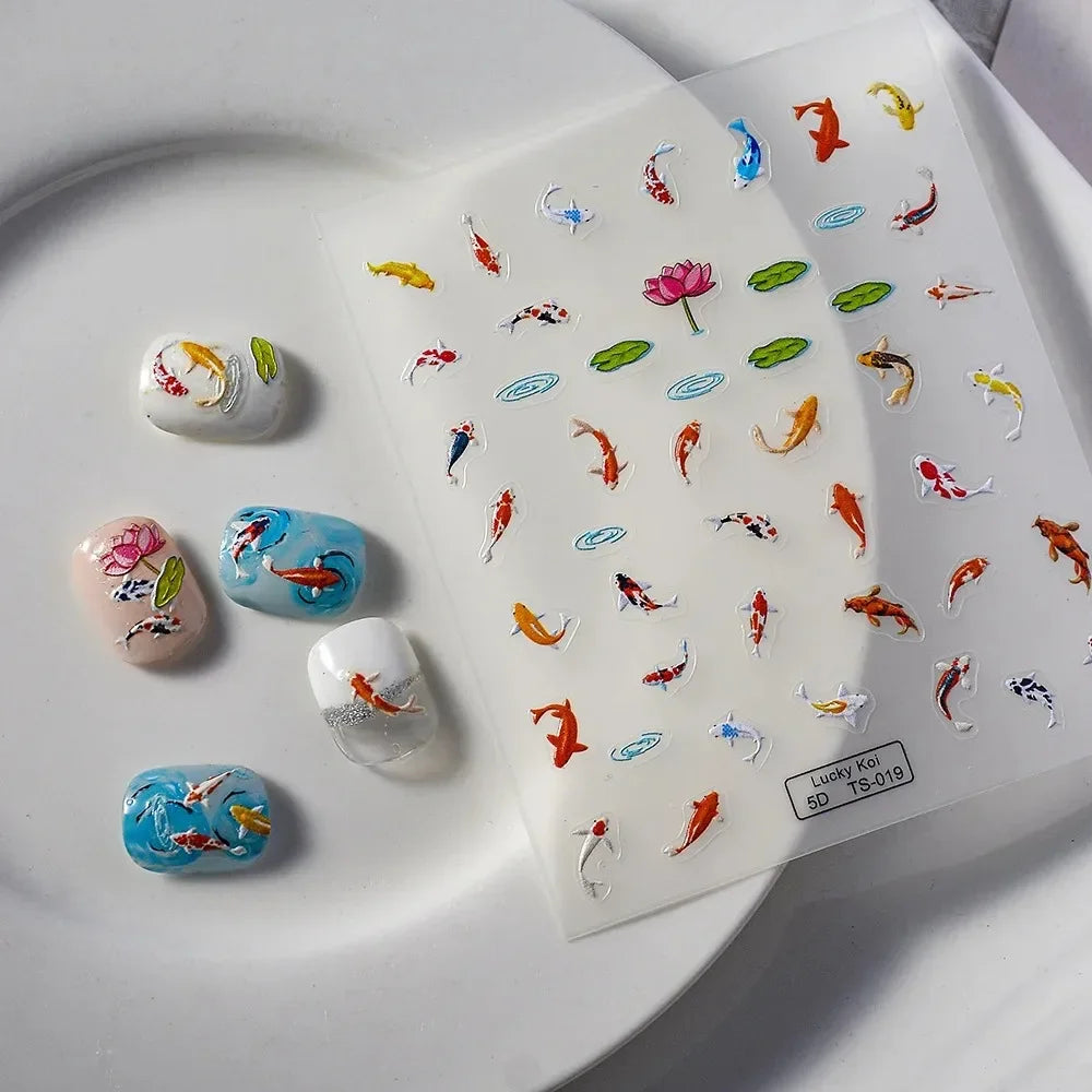 Nail Sticker 5D Carpa Koi e Loto – Adesivi Rilievo Kawaii per Nail Art, Manicure DIY, Unghie Acriliche e Gel