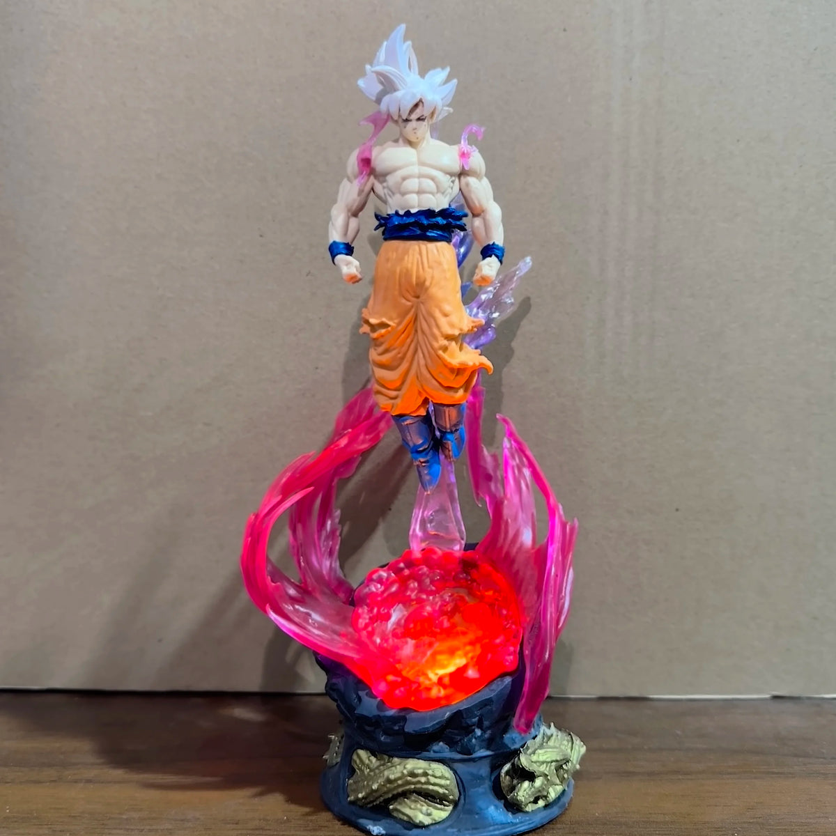 Action Figure Goku Ultra Istinto – Dragon Ball Z | Statua in PVC 24cm da Collezione