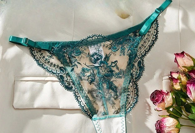 Set Lingerie YUQI con Ricamo Floral Trasparente