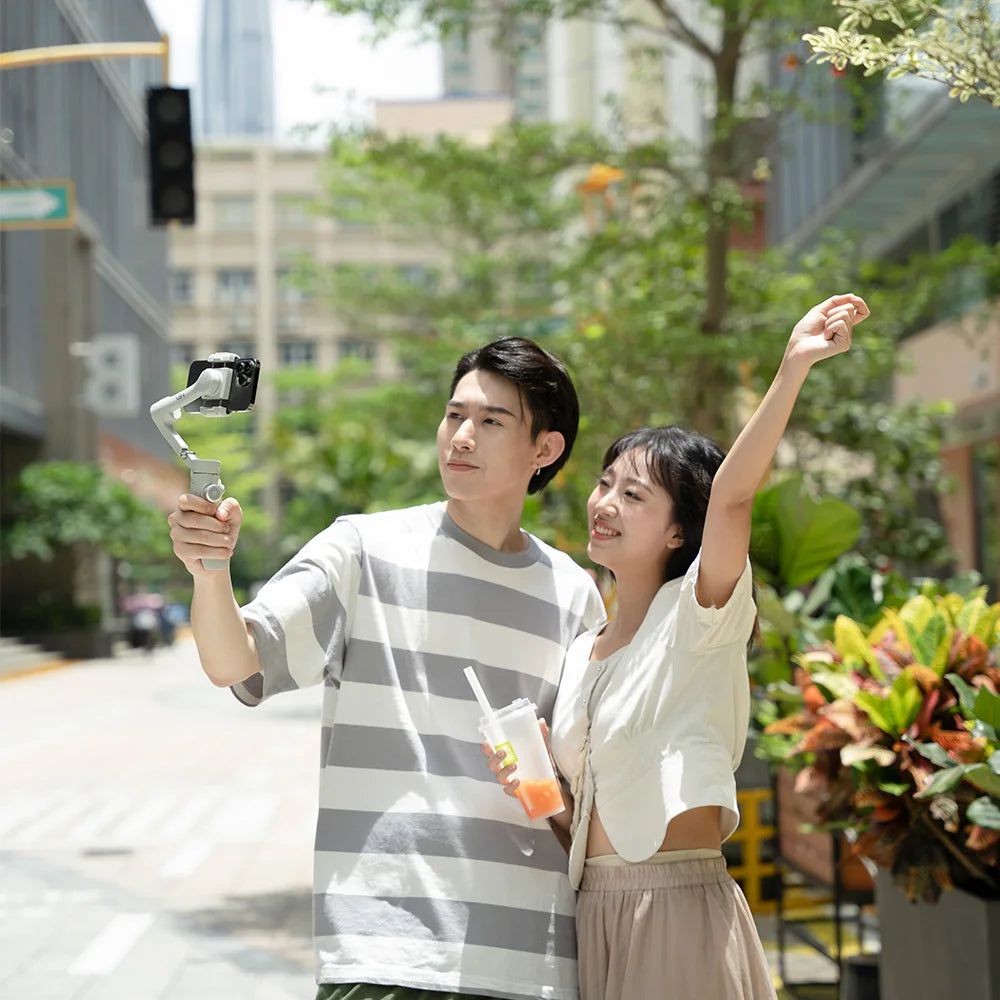 Gimbal FeiyuTech VB4 per smartphone con asta selfie